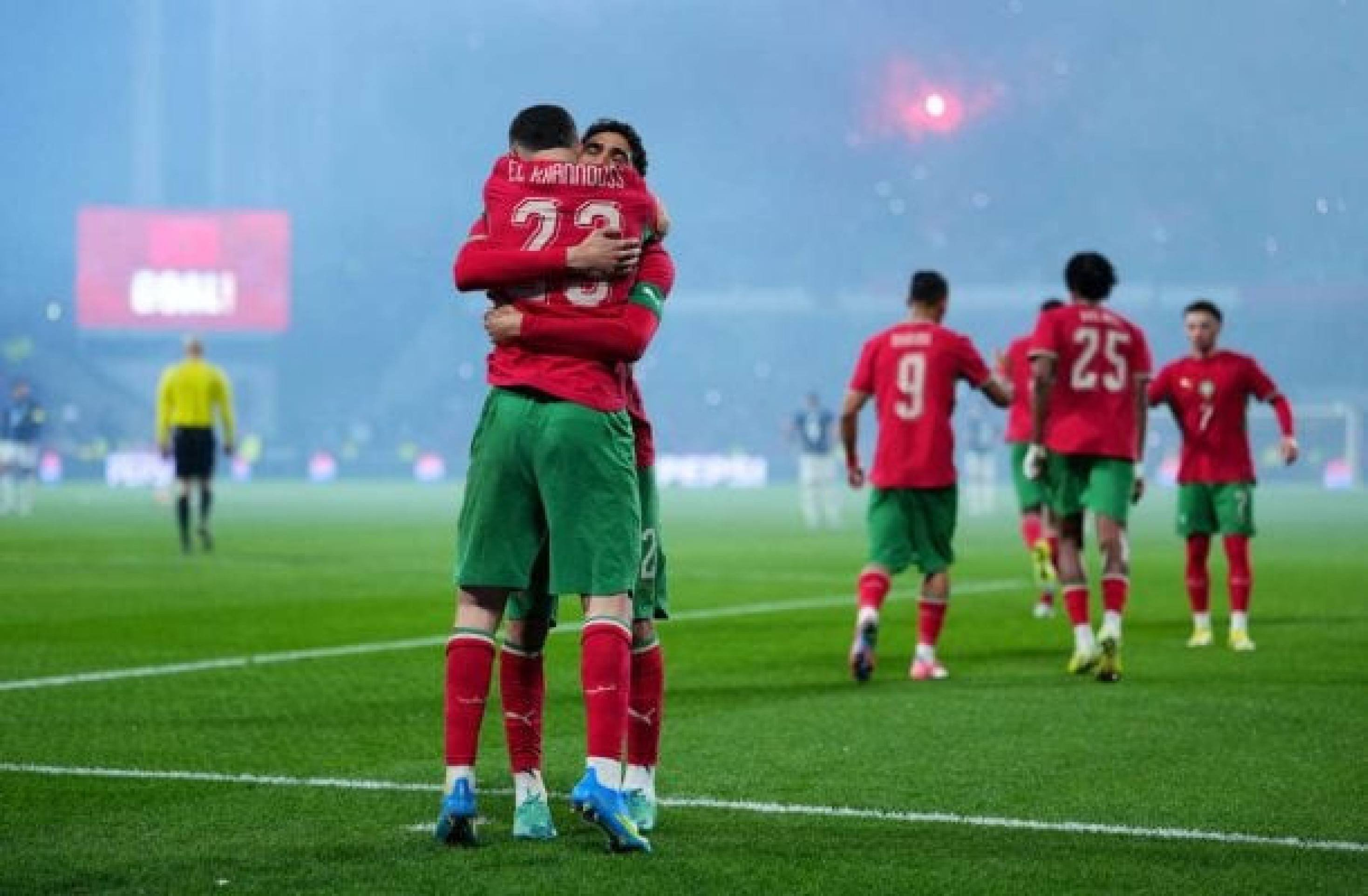 Jogadores do Marrocos comemoram gol contra o Paraguai