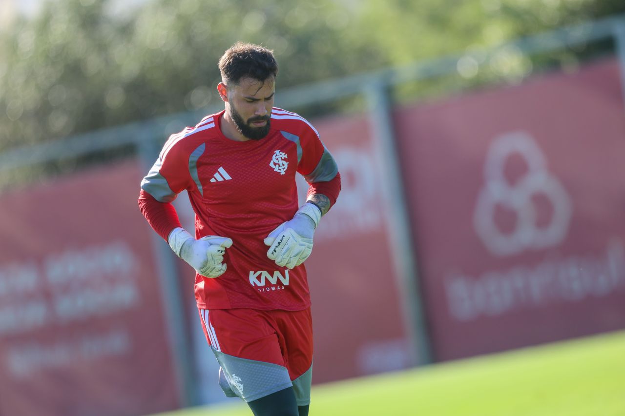 Matheus Cunha durante treinamento do Internacional