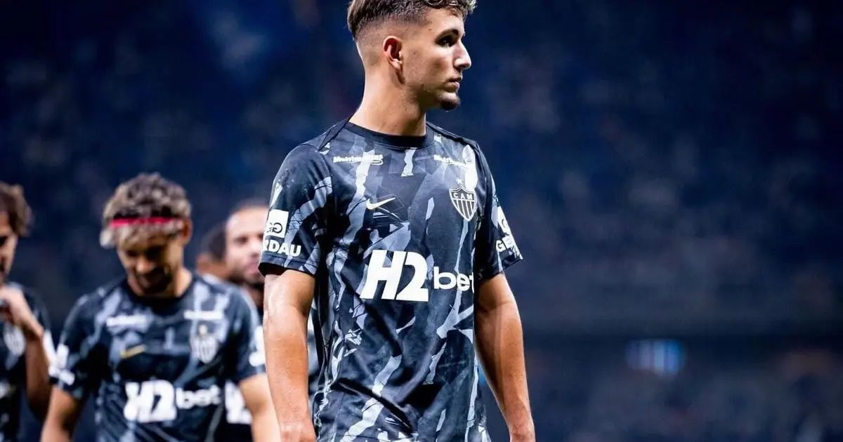 Matheus Iseppe vestindo uniforme de treino do Atlético