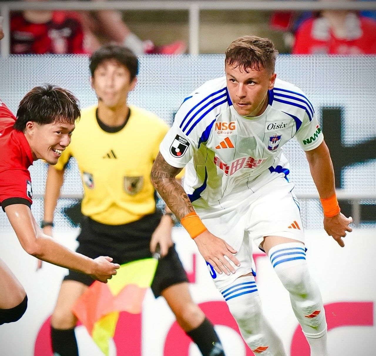Matheus Moraes em ação pelo Albirex Niigata