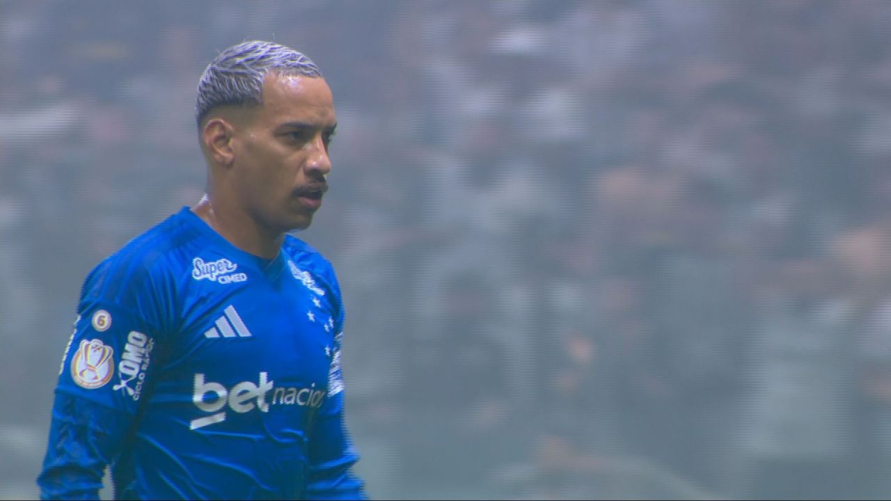 Matheus Pereira deixando o gramado