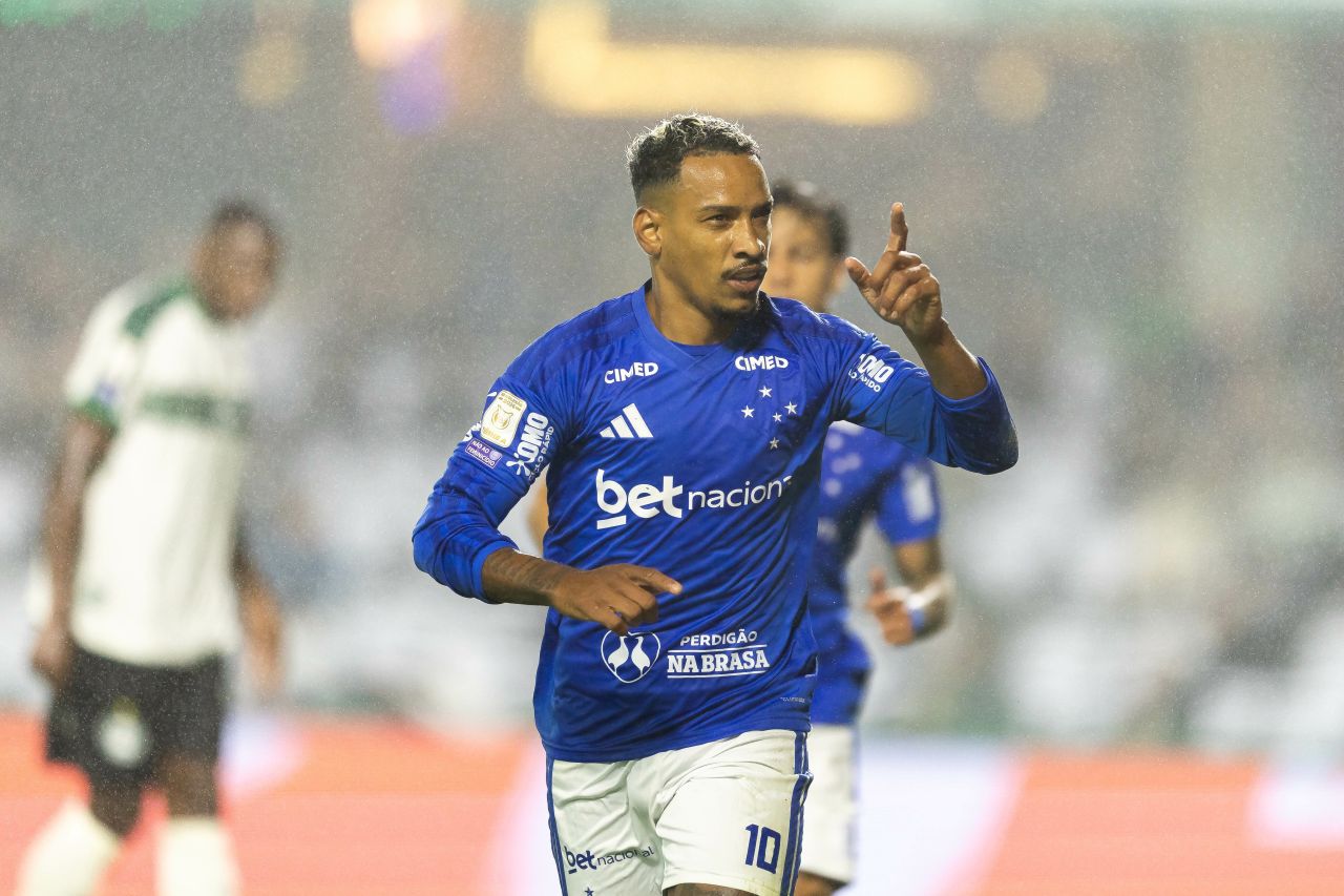 Matheus Pereira comemorando gol pelo Cruzeiro