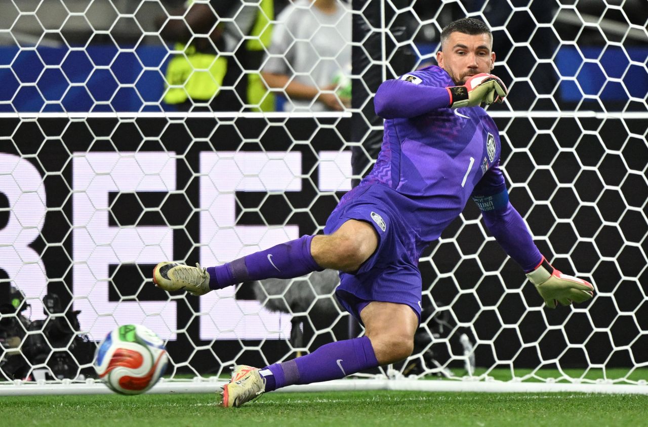 Mathew Ryan em partida pela seleção australiana