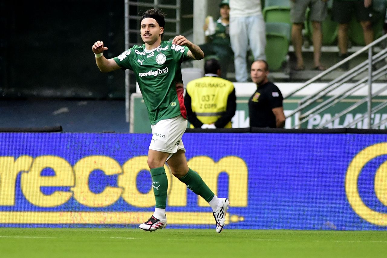 Maurício em lance durante partida pelo Palmeiras