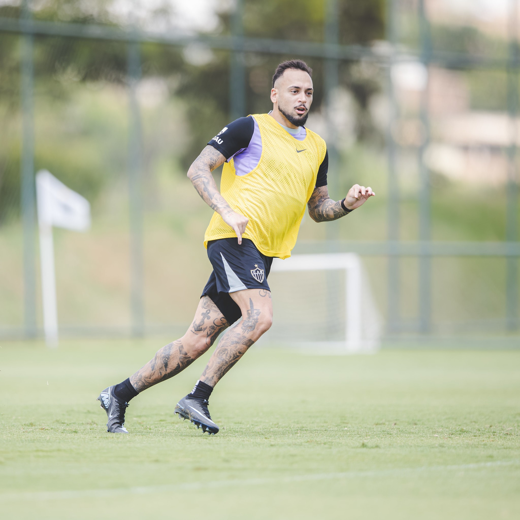 Maycon participa de treino do Atlético-MG