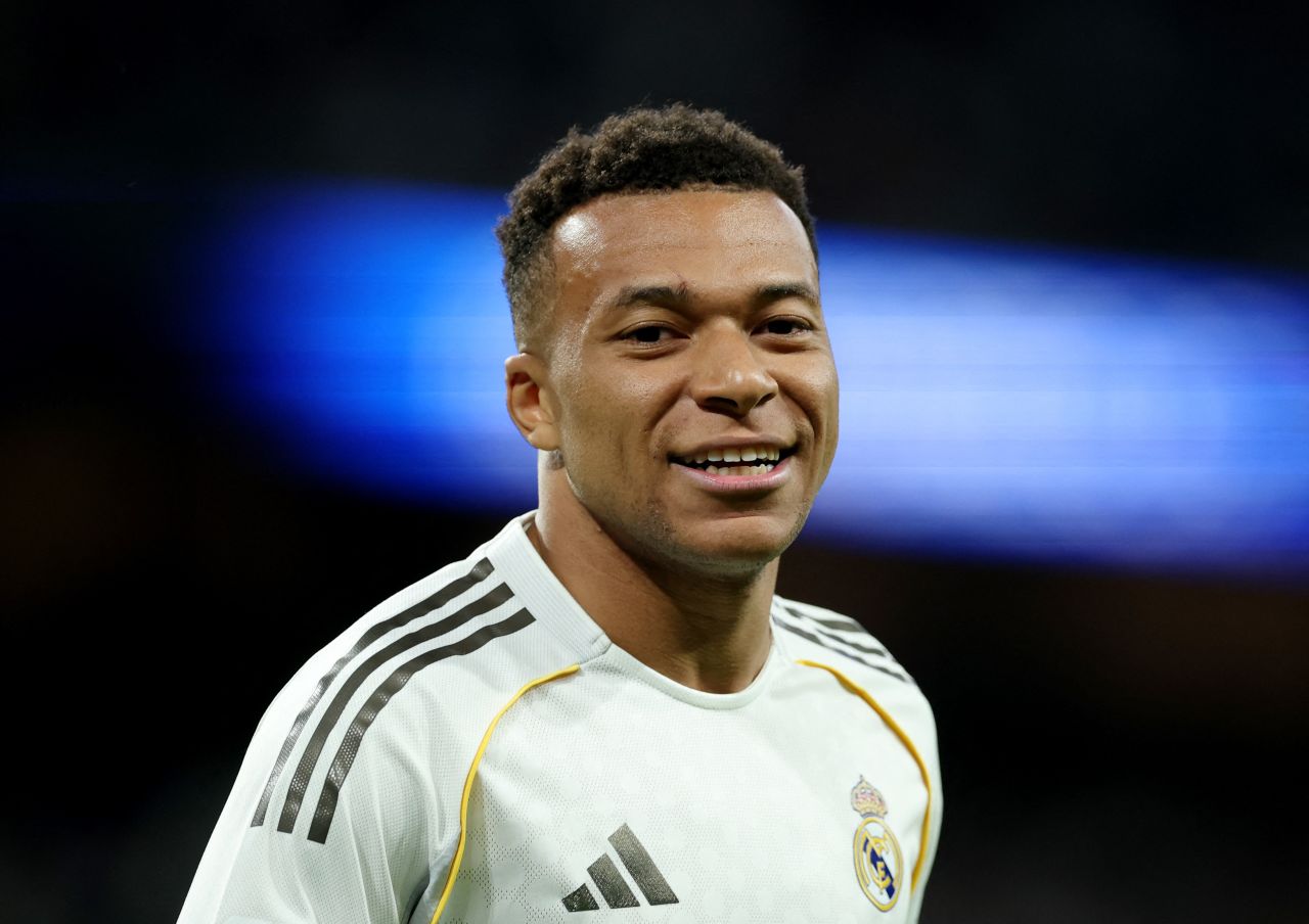 Torcida vaiando Mbappé no Santiago Bernabéu