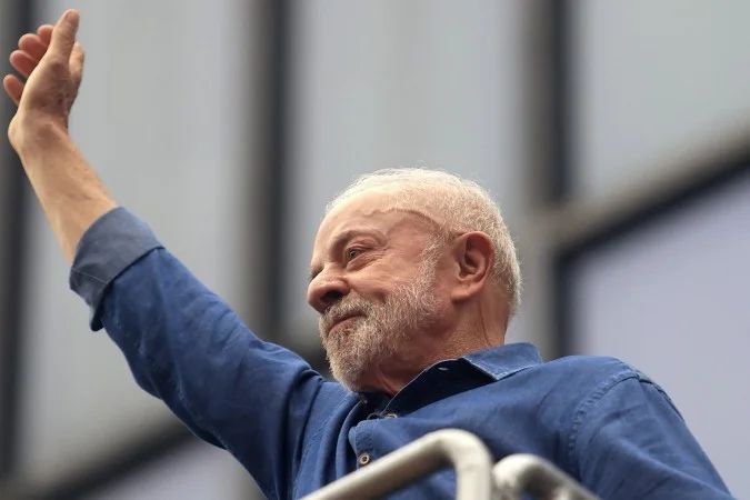 Dirigentes do MDB reunidos para anunciar posicionamento