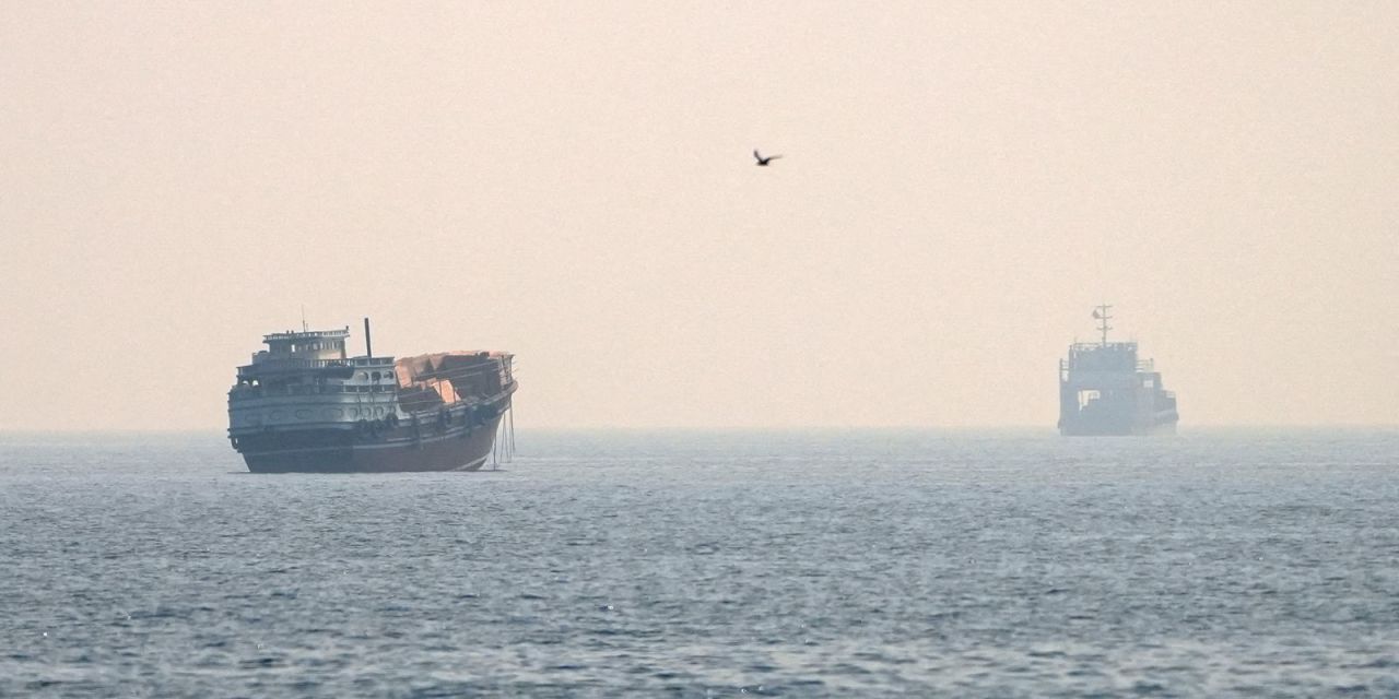 Navios no Estreito de Ormuz