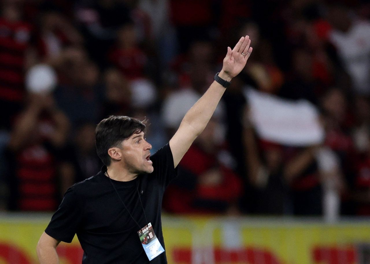 Alexander Medina durante partida no Maracanã