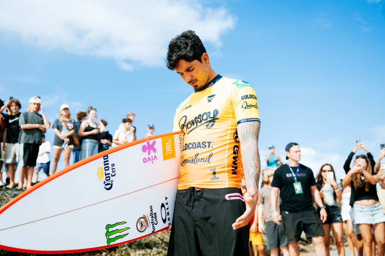 Gabriel Medina surfando em Raglan durante etapa da WSL