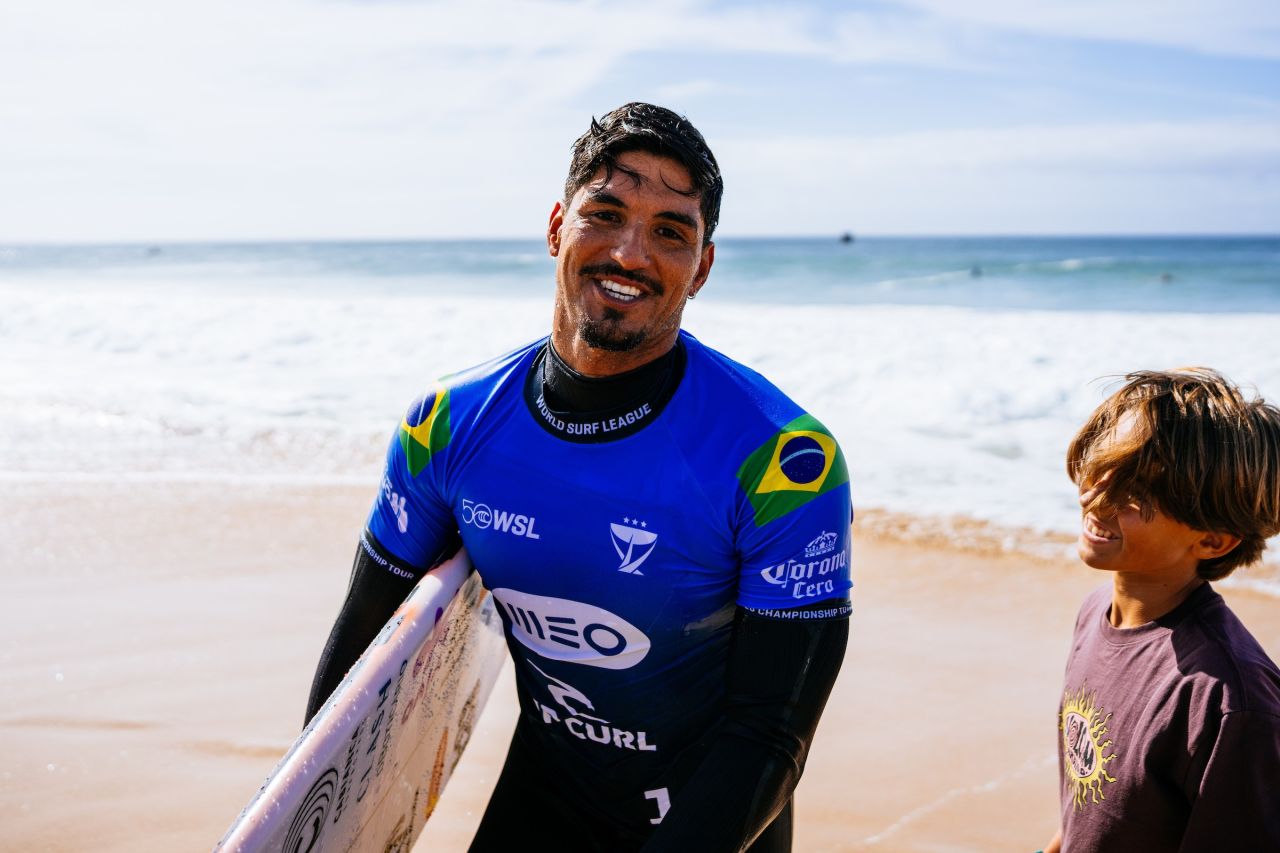 Gabriel Medina e Italo Ferreira em ação em Peniche