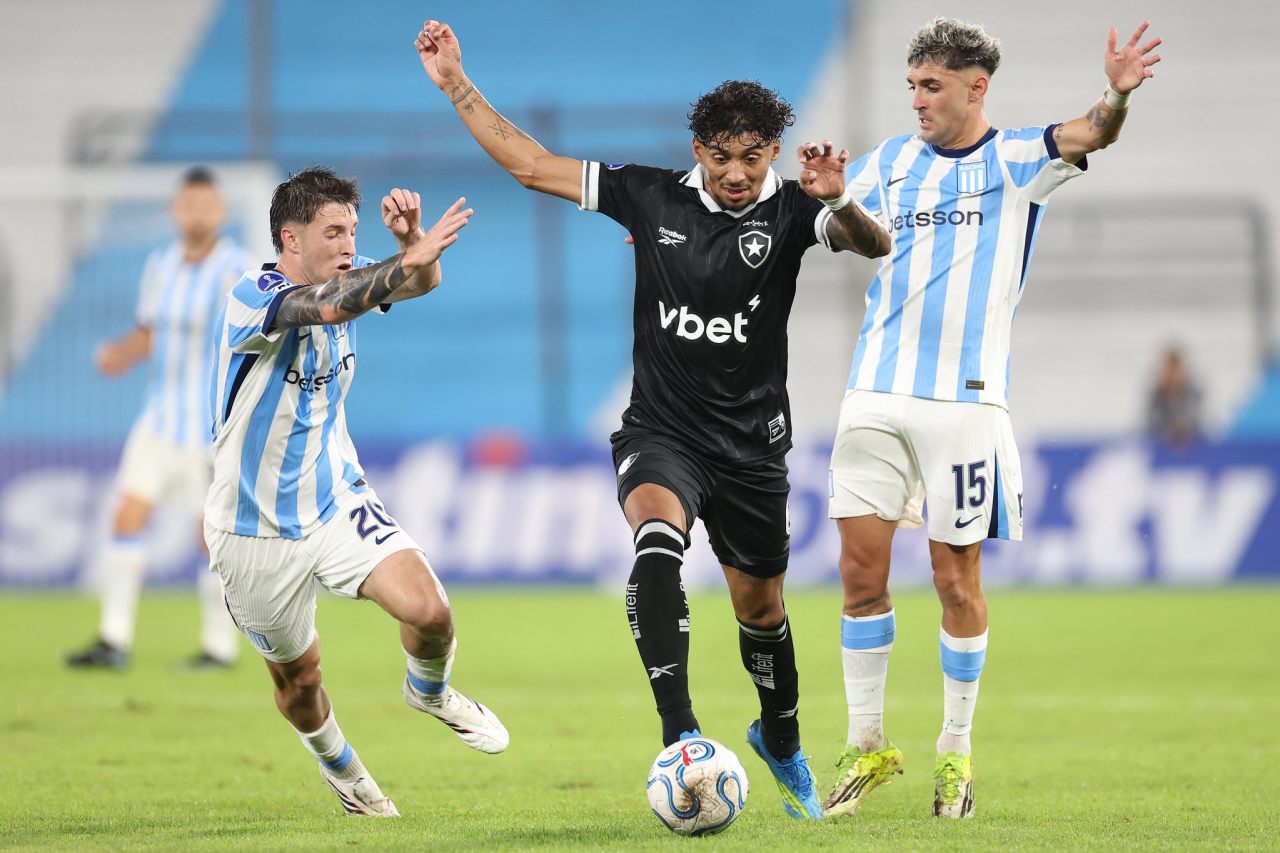 Medina durante Racing x Botafogo