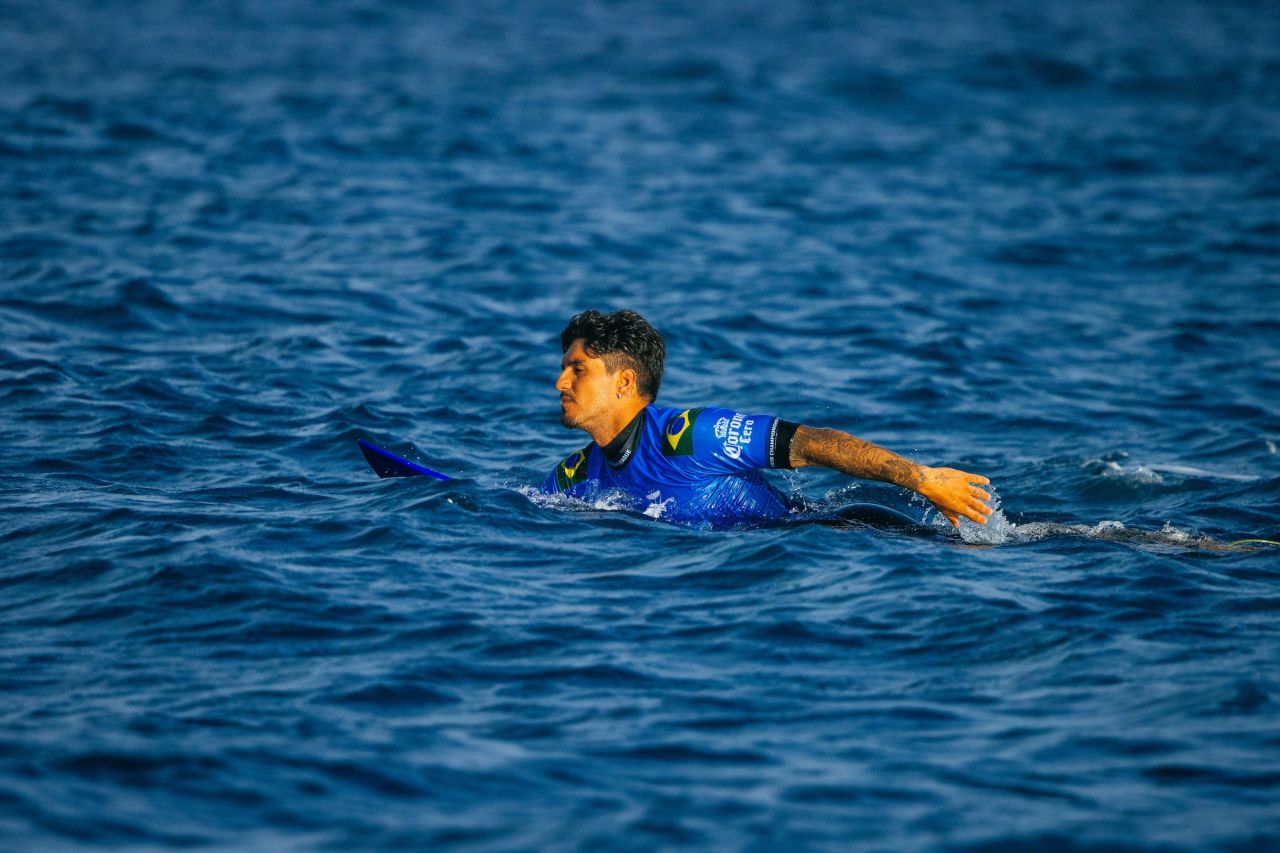 Gabriel Medina surfando em Cloudbreak