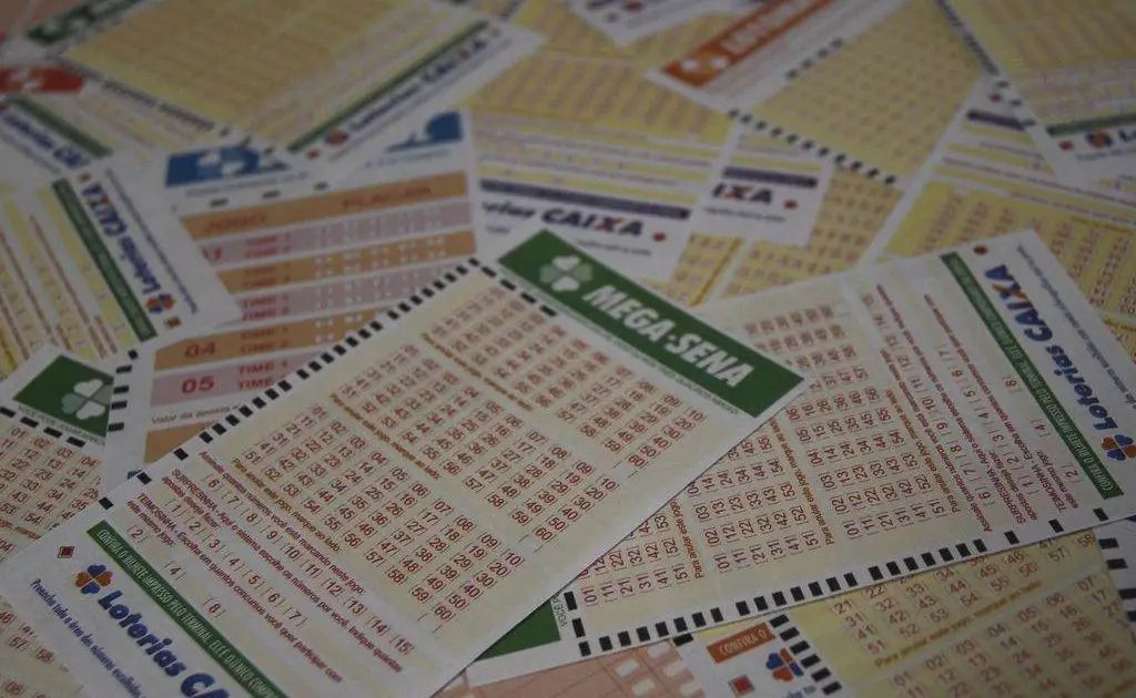 Bilhetes e cartela da Mega-Sena