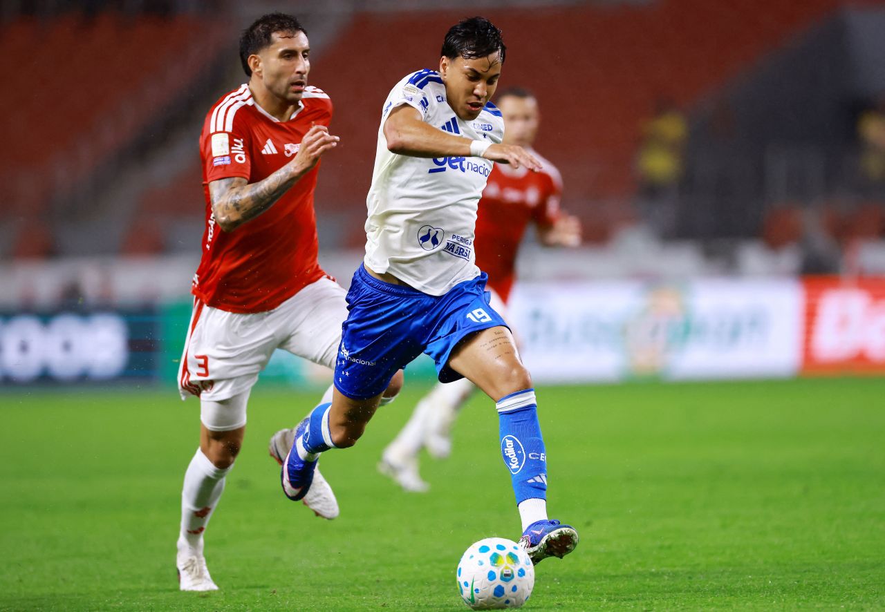 Lance de jogo entre Inter e Cruzeiro no Brasileirão