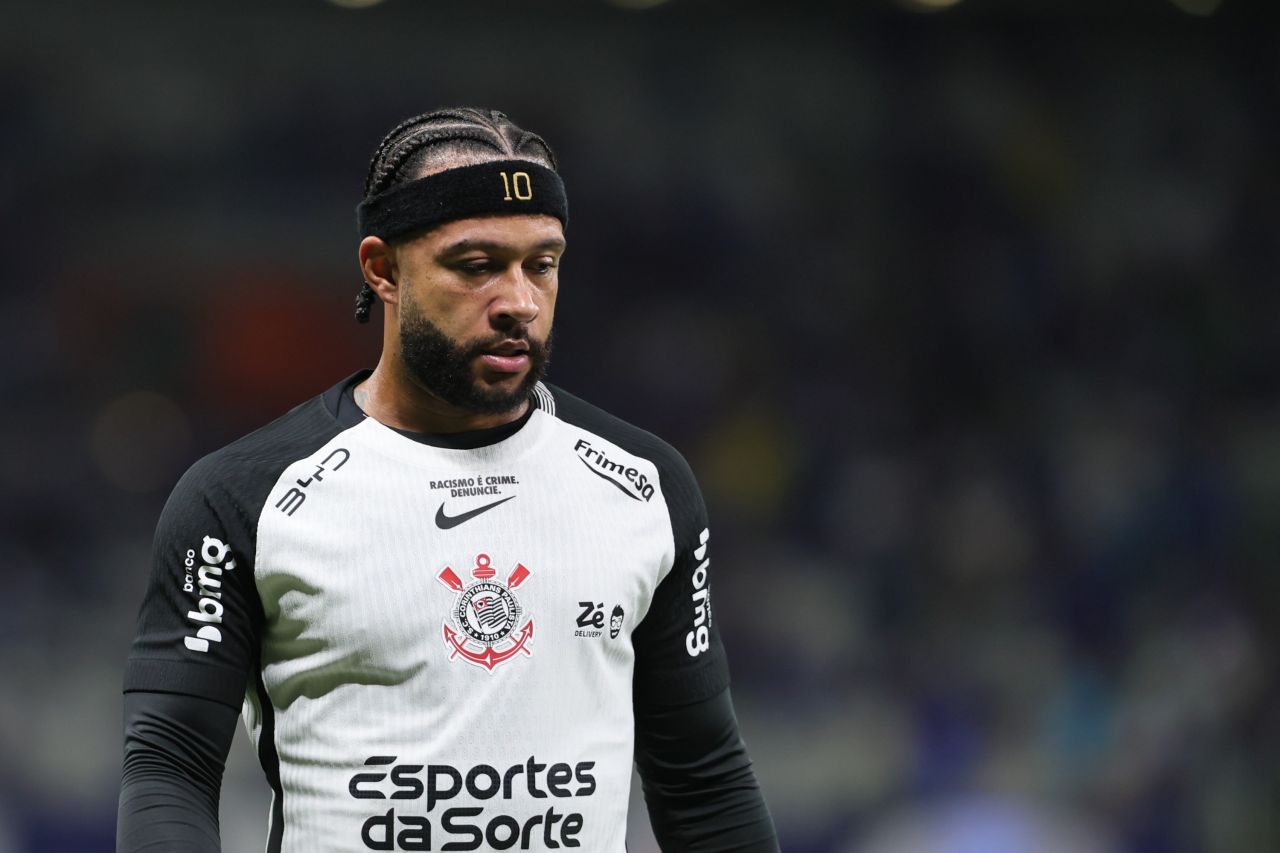 Memphis Depay em treino do Corinthians