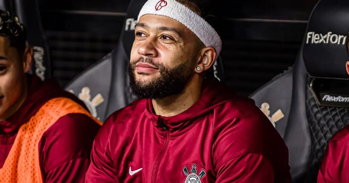 Memphis com a camisa do Corinthians