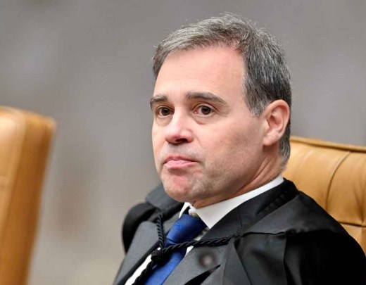 Cerimônia da Medalha da Inconfidência em Ouro Preto sem a presença de André Mendonça