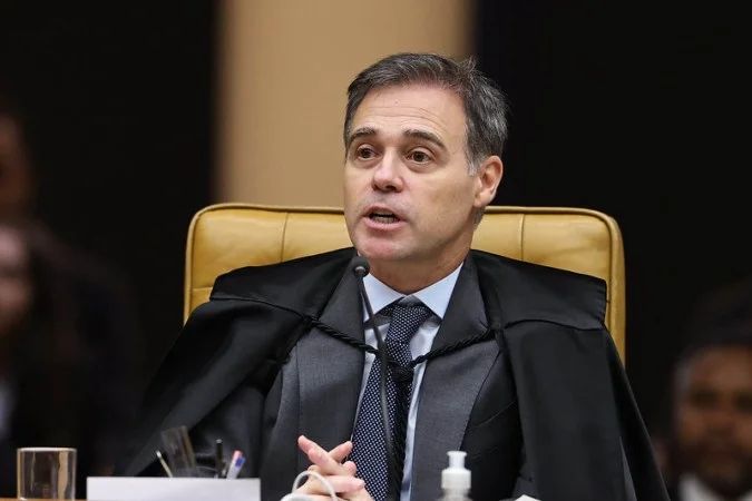 Ministro André Mendonça no plenário do TSE