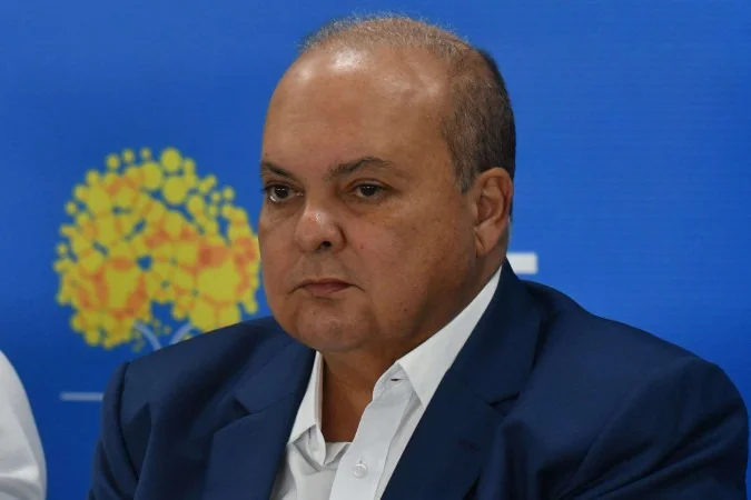 Senador Alessandro Vieira durante sessão da CPI