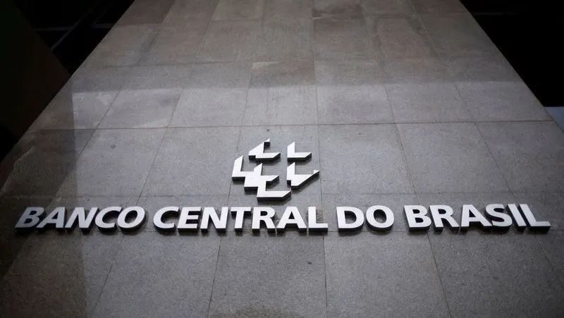 Gráfico com projeções de juros e inflação