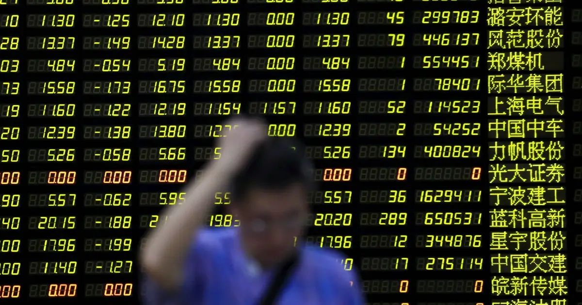 Painel eletrônico com cotações em bolsa asiática