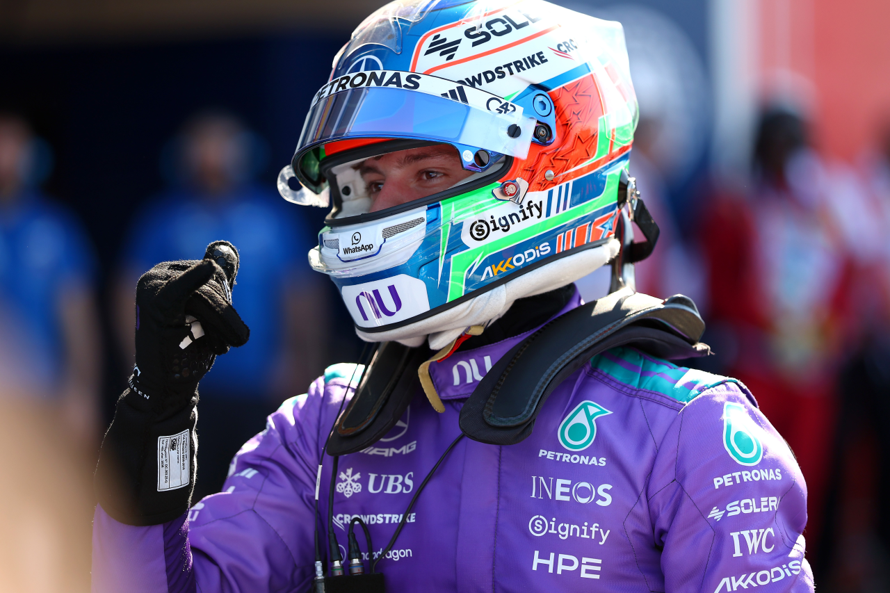 Kimi Antonelli celebra a pole position do GP de Miami