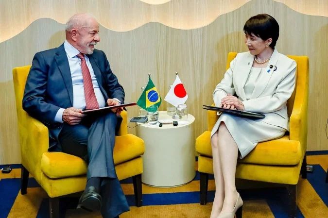 Lula e Sanae Takaichi em Evian