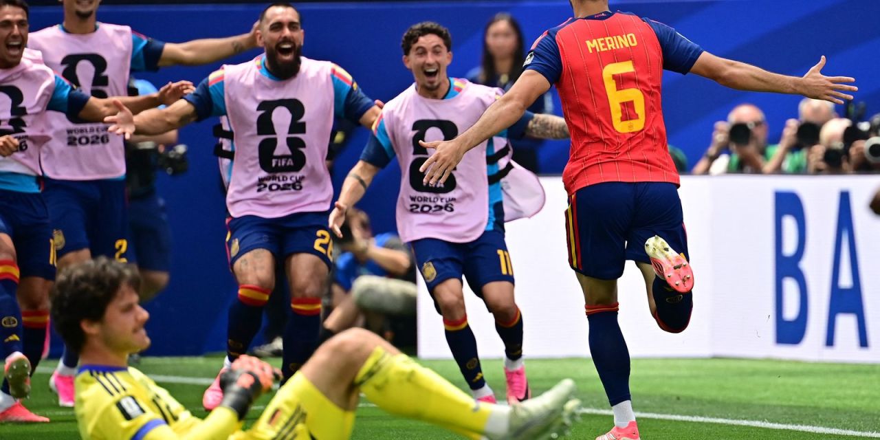 Mikel Merino comemora gol decisivo pela seleção espanhola