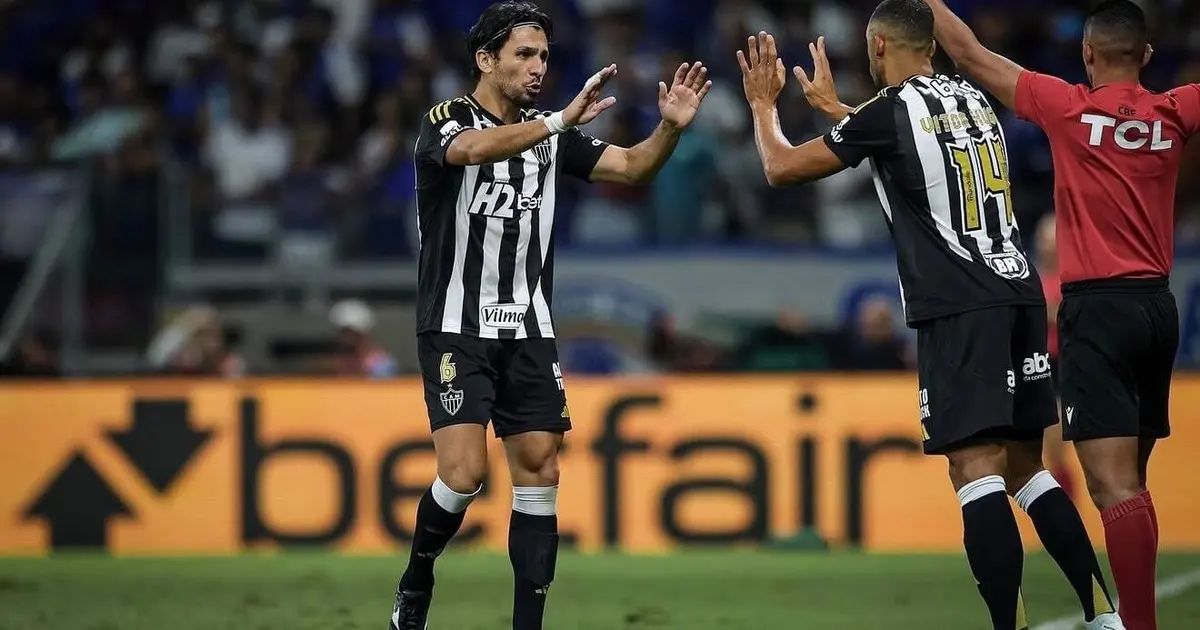 Léo Duarte apresentado pelo Atlético-MG