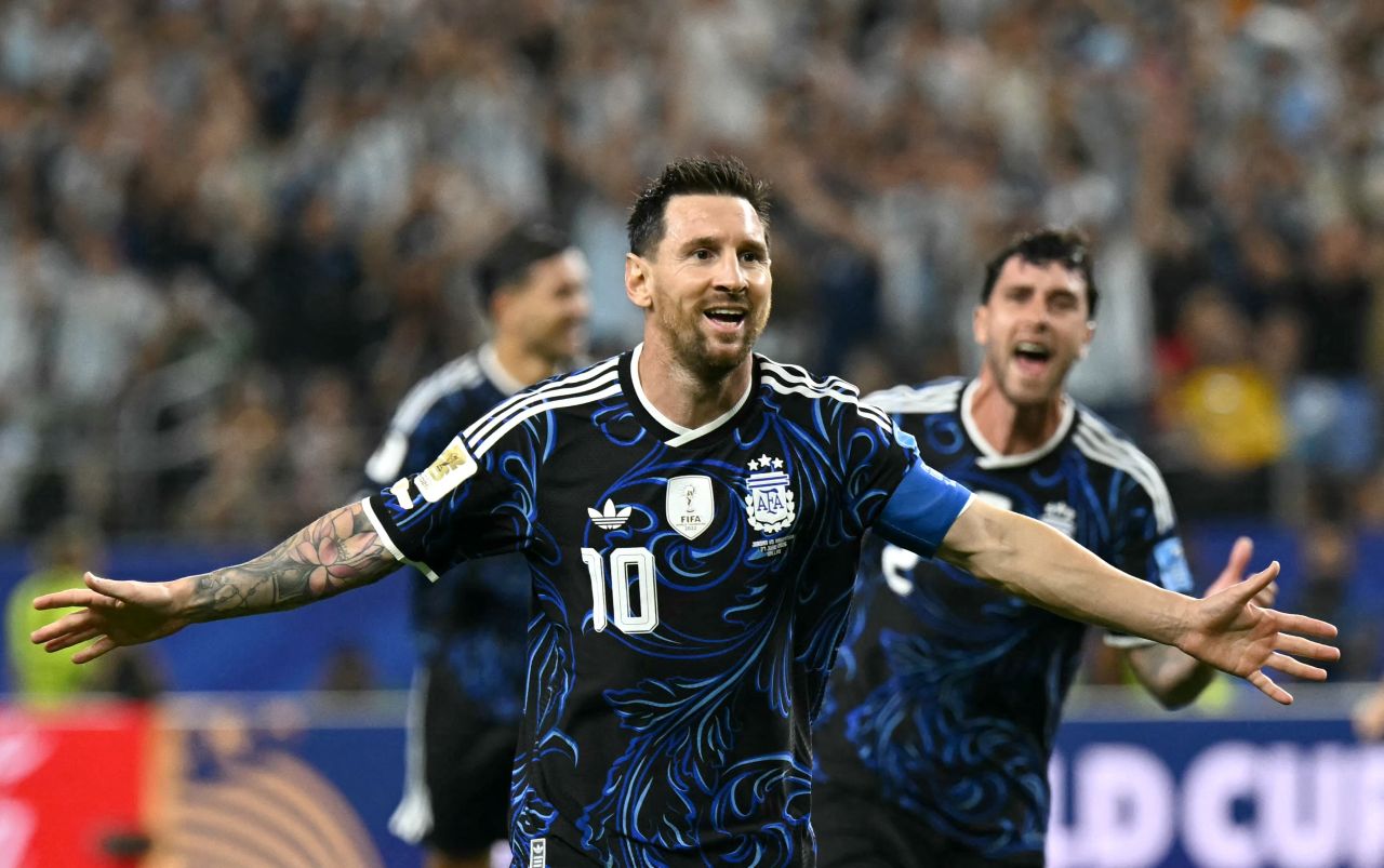 Lionel Messi comemorando gol pela seleção argentina