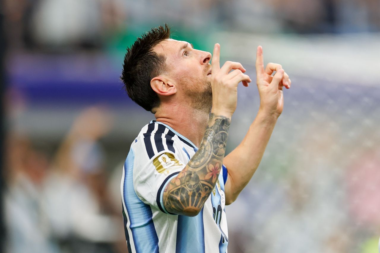 Lionel Messi comemorando gol com a seleção argentina