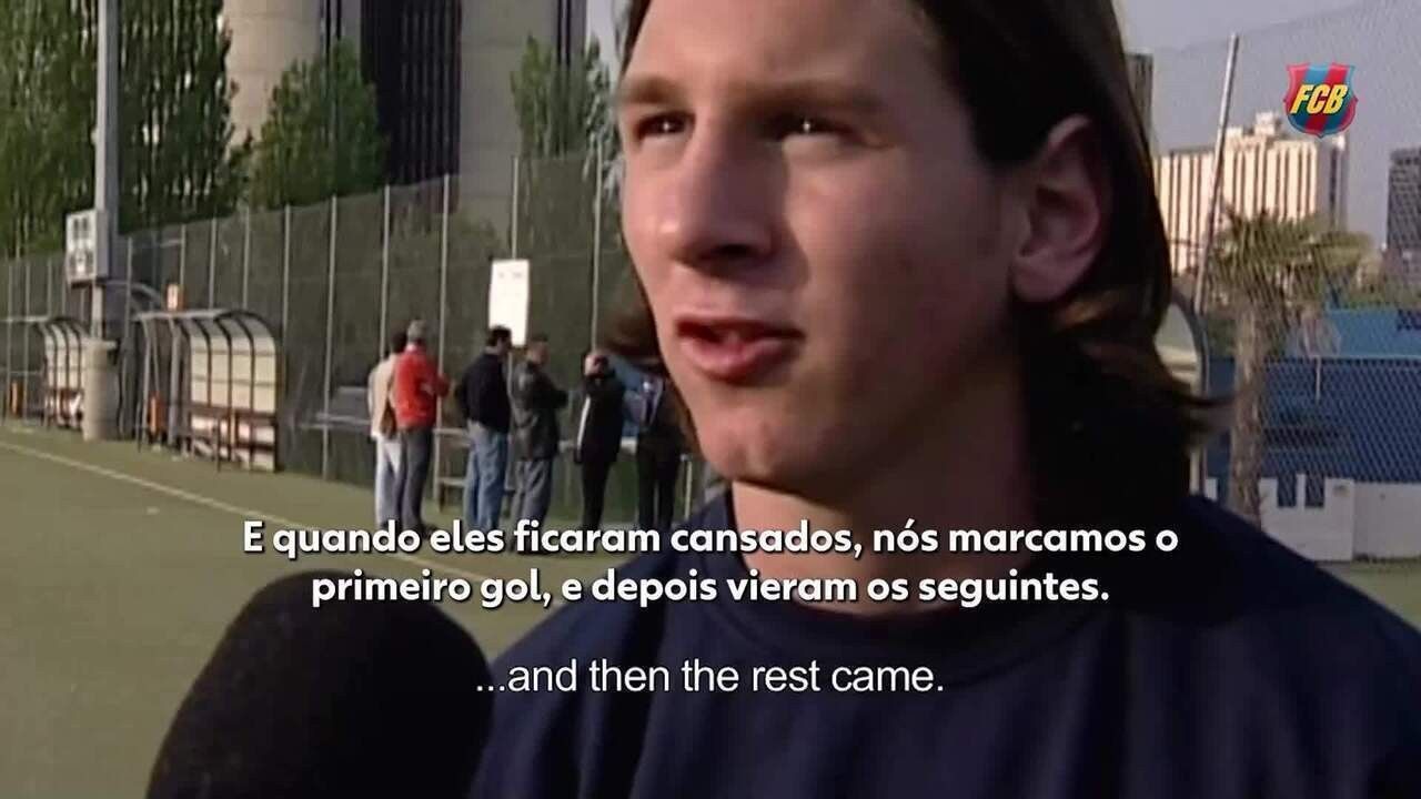 Messi comemorando gol pelo Barcelona sub-19 em 2004