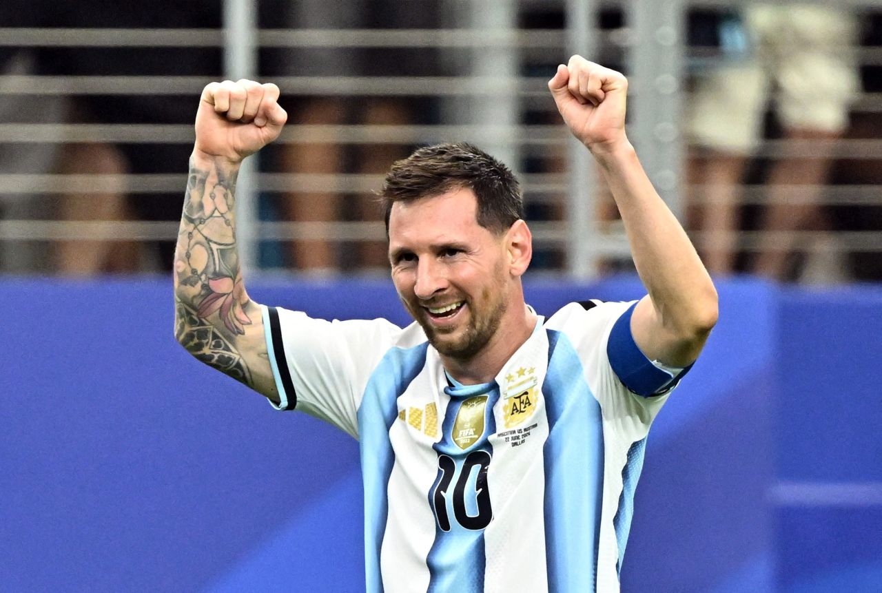 Lionel Messi comemorando um gol