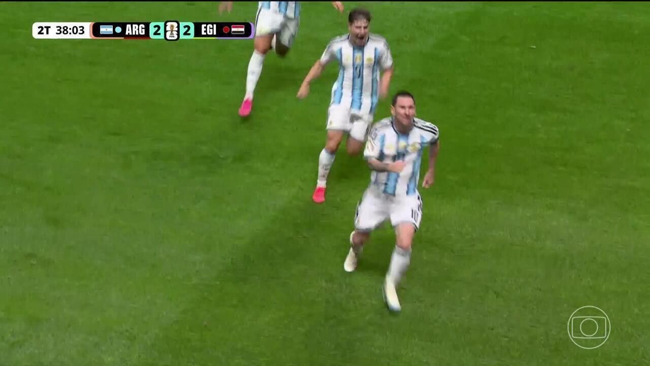 Lionel Messi comemorando gol