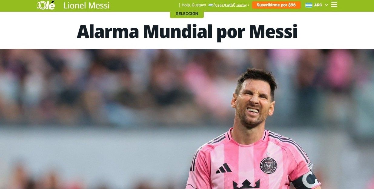Messi saindo do campo com a mão na coxa esquerda