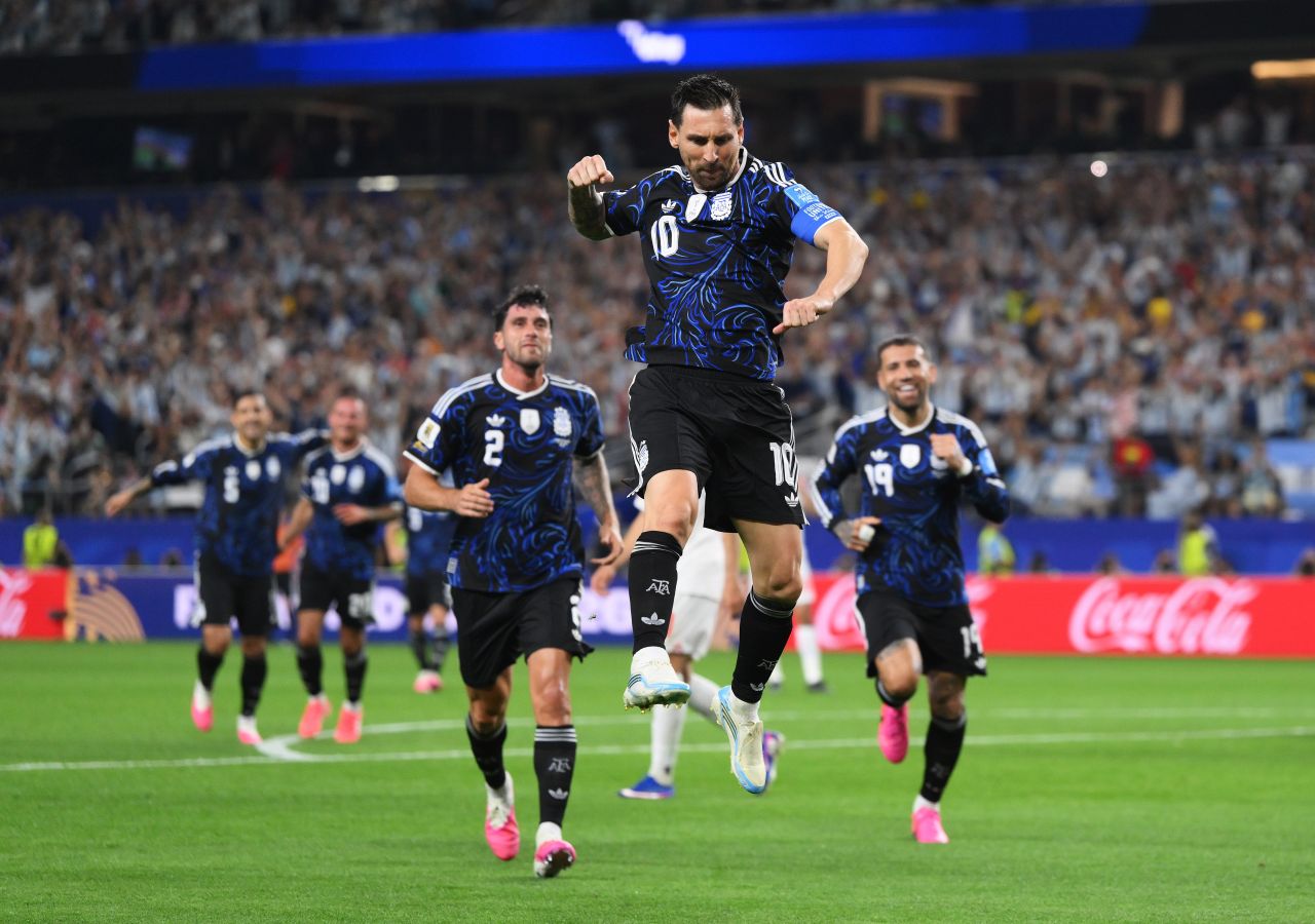Messi comemorando gol contra a Jordânia