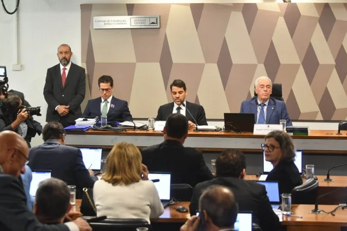 Jorge Messias durante sabatina na CCJ do Senado