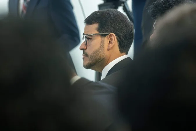 Jorge Messias durante pronunciamento à imprensa