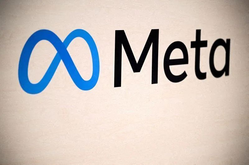 Sede da Meta com logo em fachada de prédio