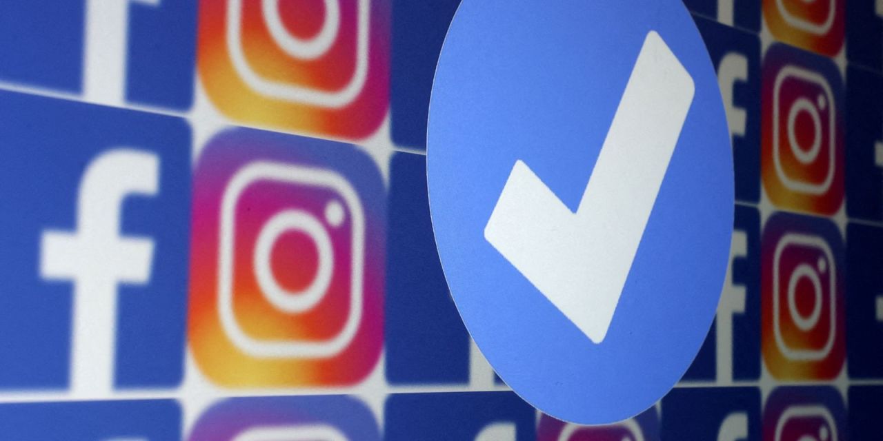 Perfil de Lula no Facebook com indicação de anúncios temporariamente suspensos