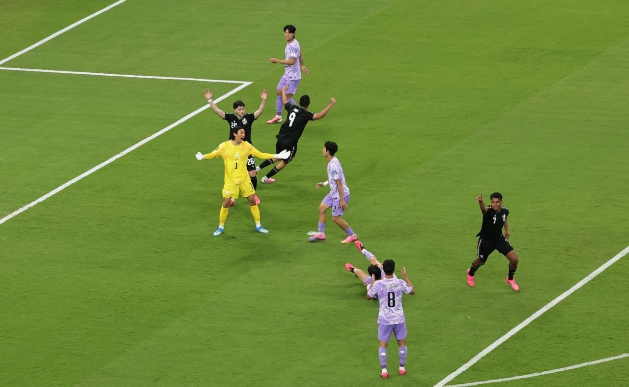 Goleiro Kim Seung-gyu após falha que resultou em gol do México