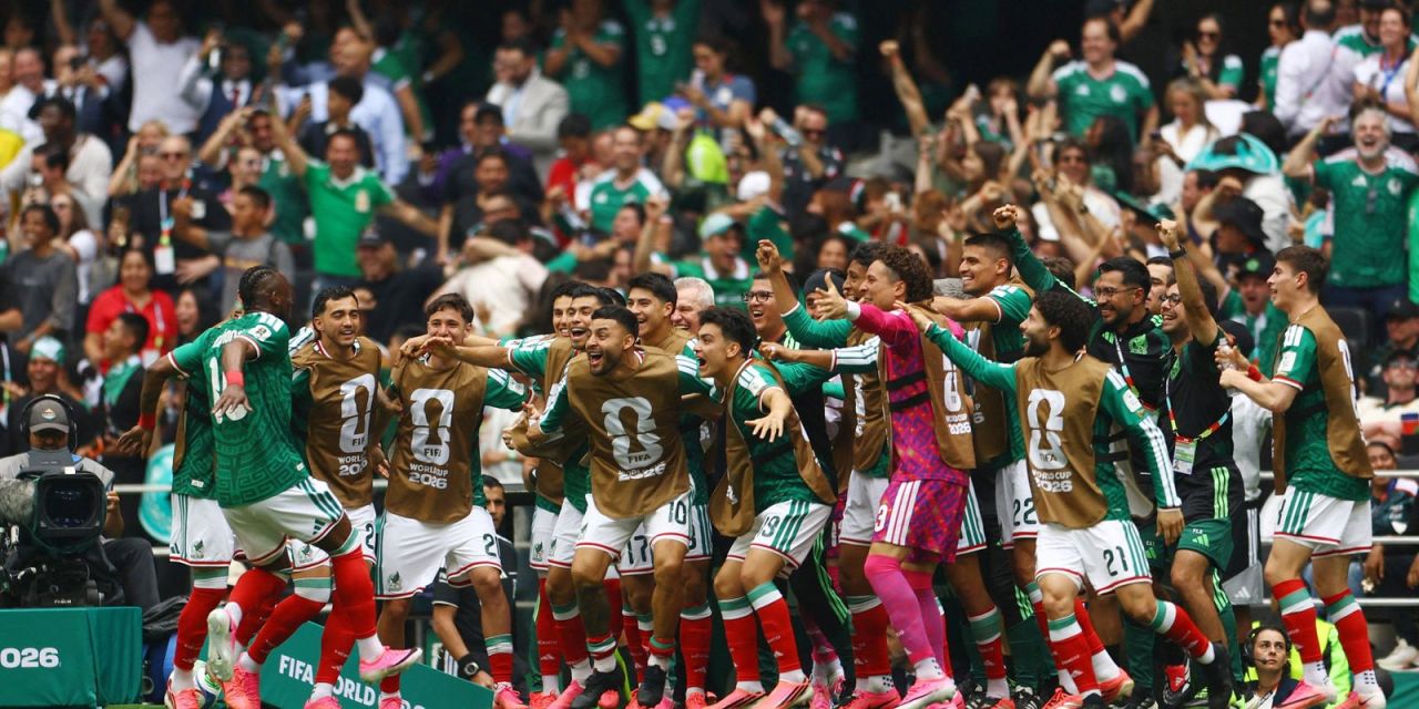 Torcida no Estádio Azteca durante México x África do Sul