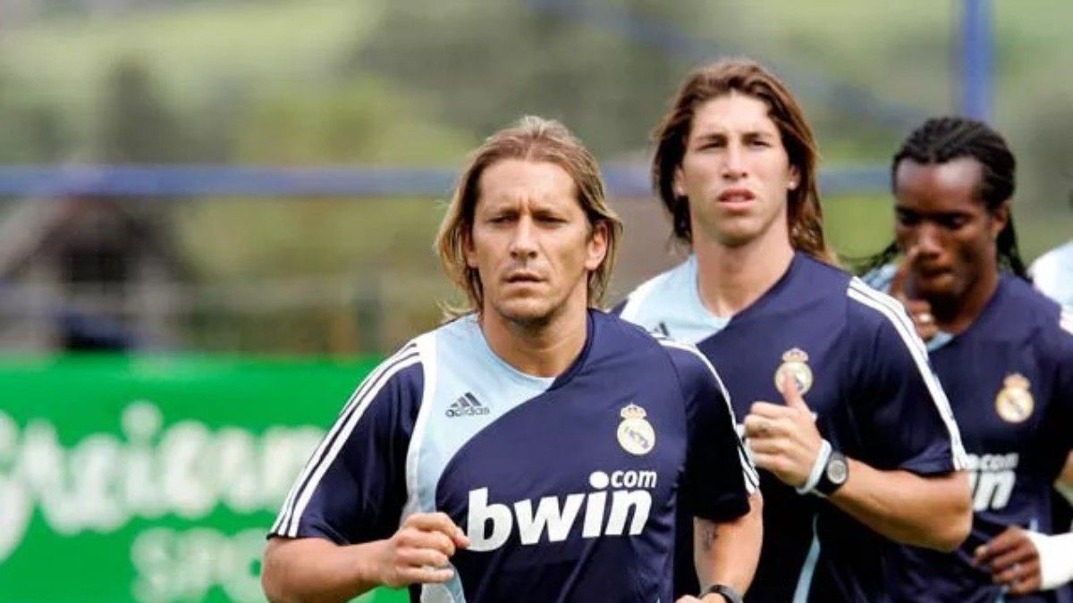 Míchel Salgado com camisa do Real Madrid durante sua carreira como jogador
