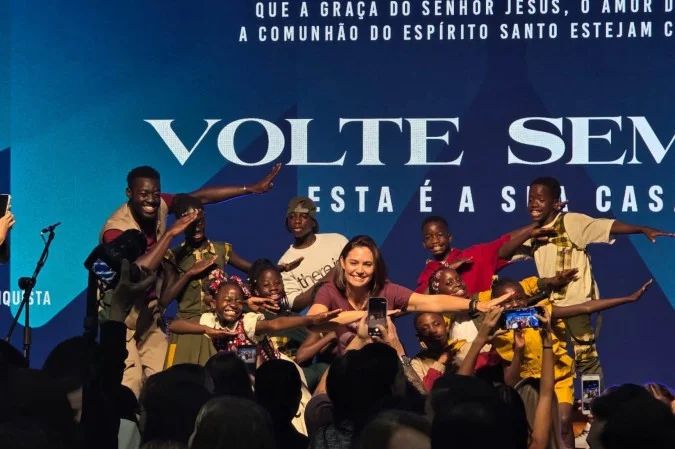 Michelle Bolsonaro fala em evento no SIA