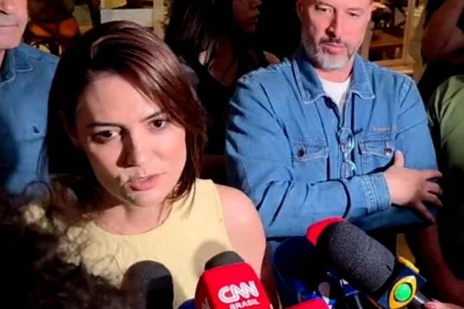 Michelle Bolsonaro conversa com dirigentes do PL após reunião