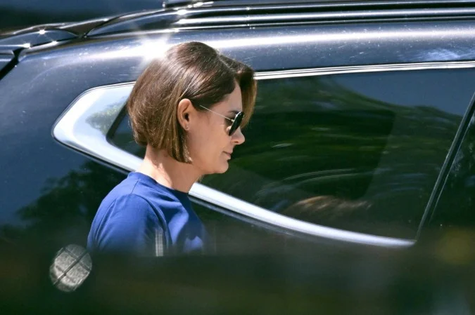 Michelle Bolsonaro com mesa de almoço de Páscoa