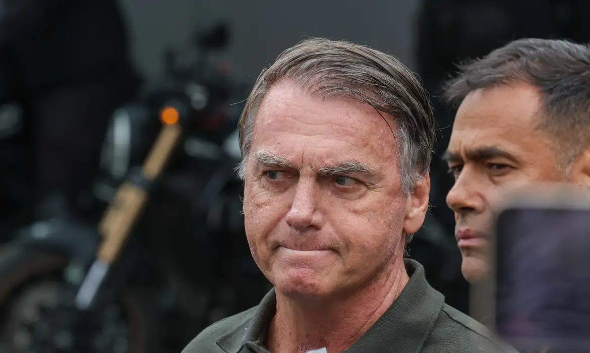 Ex‑presidente Jair Bolsonaro em ambiente hospitalar