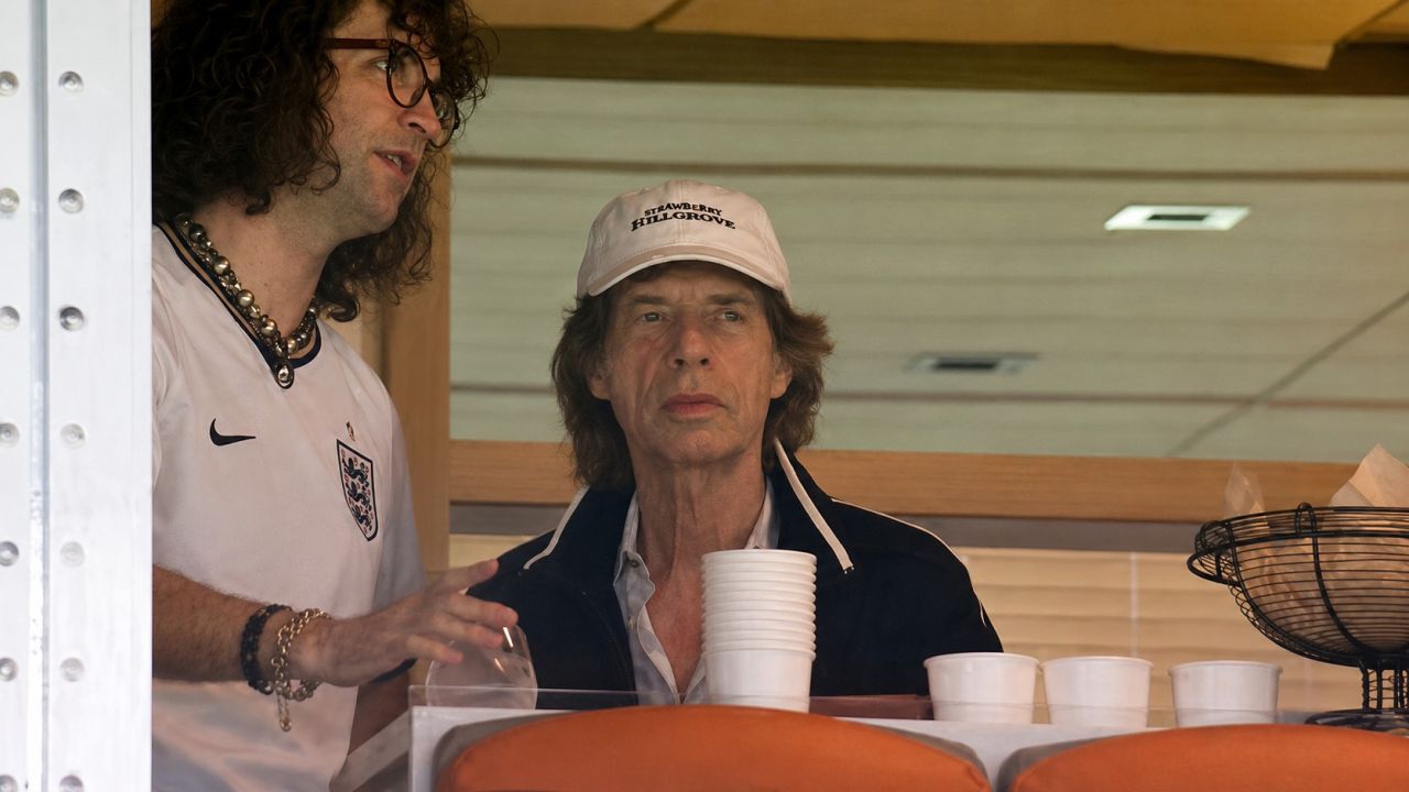 Mick Jagger em camarote no estádio de Miami