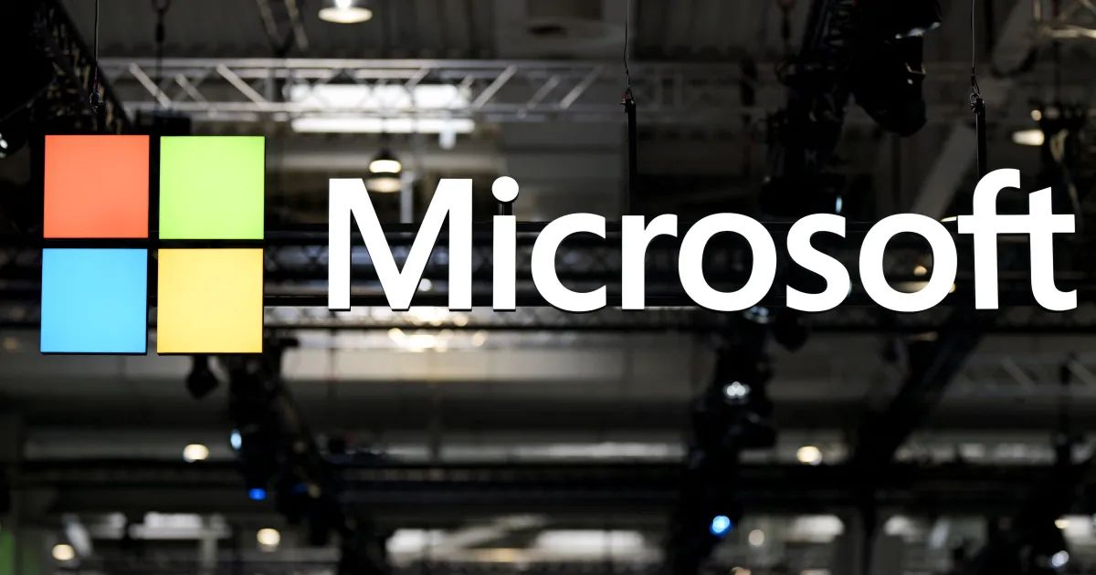 Fachada de prédio com logo da Microsoft